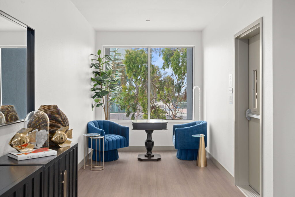 97-2724 El Cajon Blvd-28